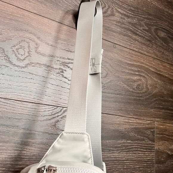 Lululemon Everywhere Belt Bag Large 2L in Vapor Rhino Grey LU9BJAS. NWT! - Picture 13 of 13